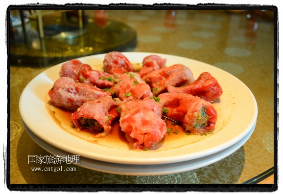 此次攝制組通過(guò)拍攝婺源代表名菜糊豆腐、粉蒸肉、荷包紅魚、賽鵝頸及地方小吃清明果、灰汁果、糯米子糕等來(lái)詮釋婺源美食經(jīng)典，展示婺源食文化，打造獨(dú)屬婺源的美食符號(hào)。