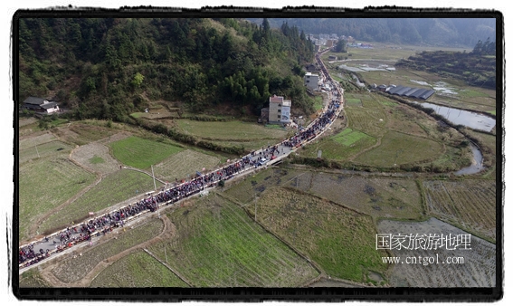 1700桌合攏宴，總長3.7公里，10380人同桌就餐，創(chuàng)歷史之最