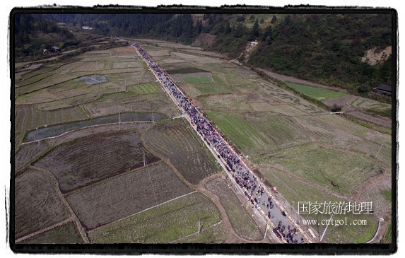 1700桌合攏宴，總長3.7公里，10380人同桌就餐，創(chuàng)歷史之最