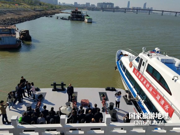 江西開展呵護(hù)一湖清水，嚴(yán)厲打擊非法采砂行動(dòng)（圖）