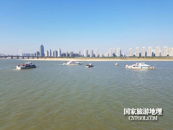 江西開展呵護(hù)一湖清水，嚴(yán)厲打擊非法采砂行動(dòng)（圖）